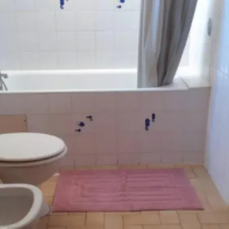Charming Apt With Balcony At 5 Min From The Beach דירה