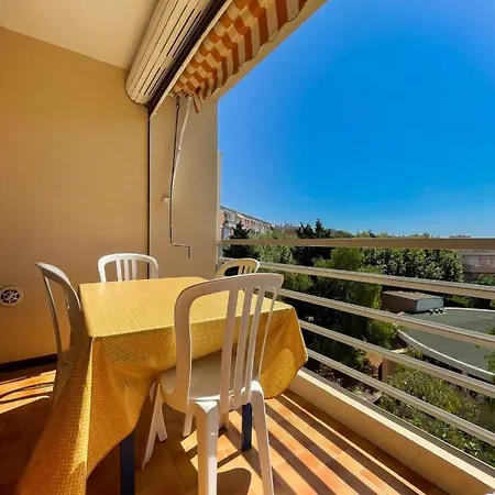 Charming Apt With Balcony At 5 Min From The Beach